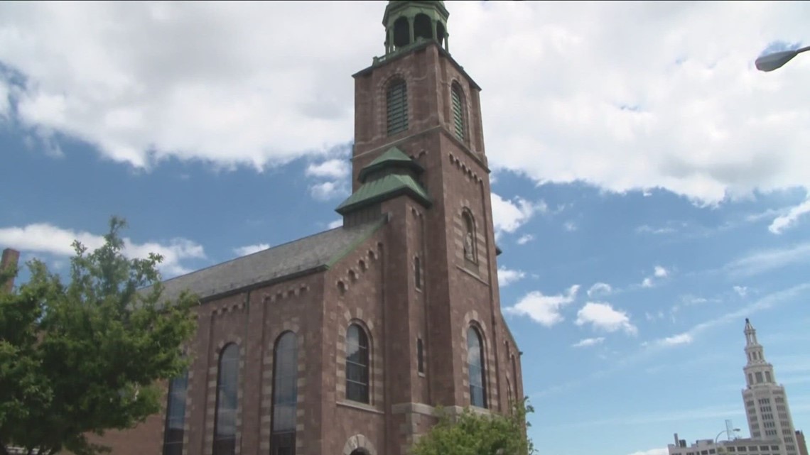 Parishioners ask pope for inquiry into Buffalo Diocese bishop [Video]