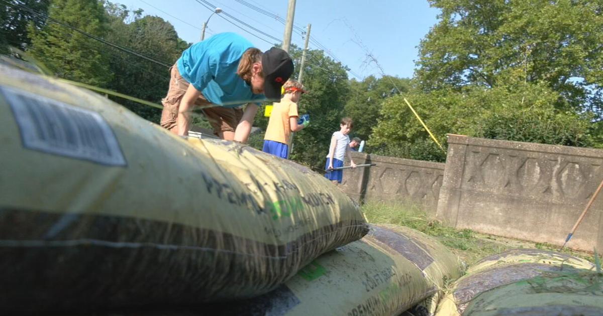 Volunteers freshen up campuses around Louisville before start of school | News from WDRB [Video]