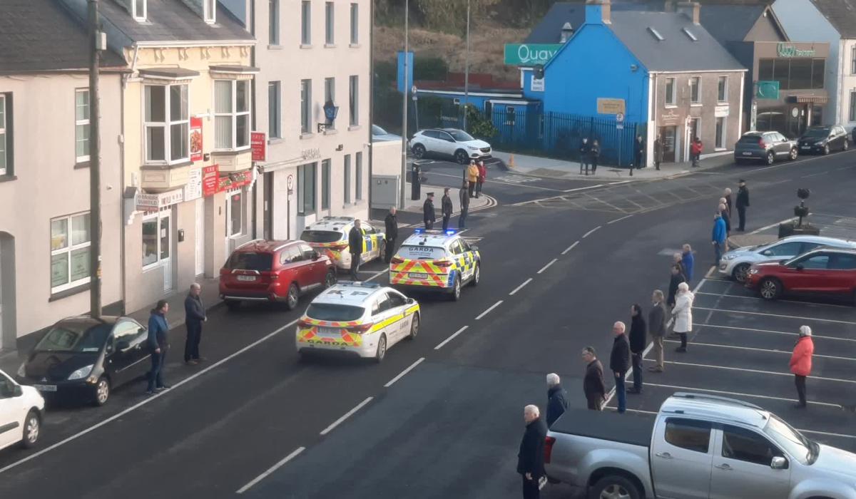 WATCH: Former colleagues and Donegal community pay respectful tribute to late retired garda [Video]