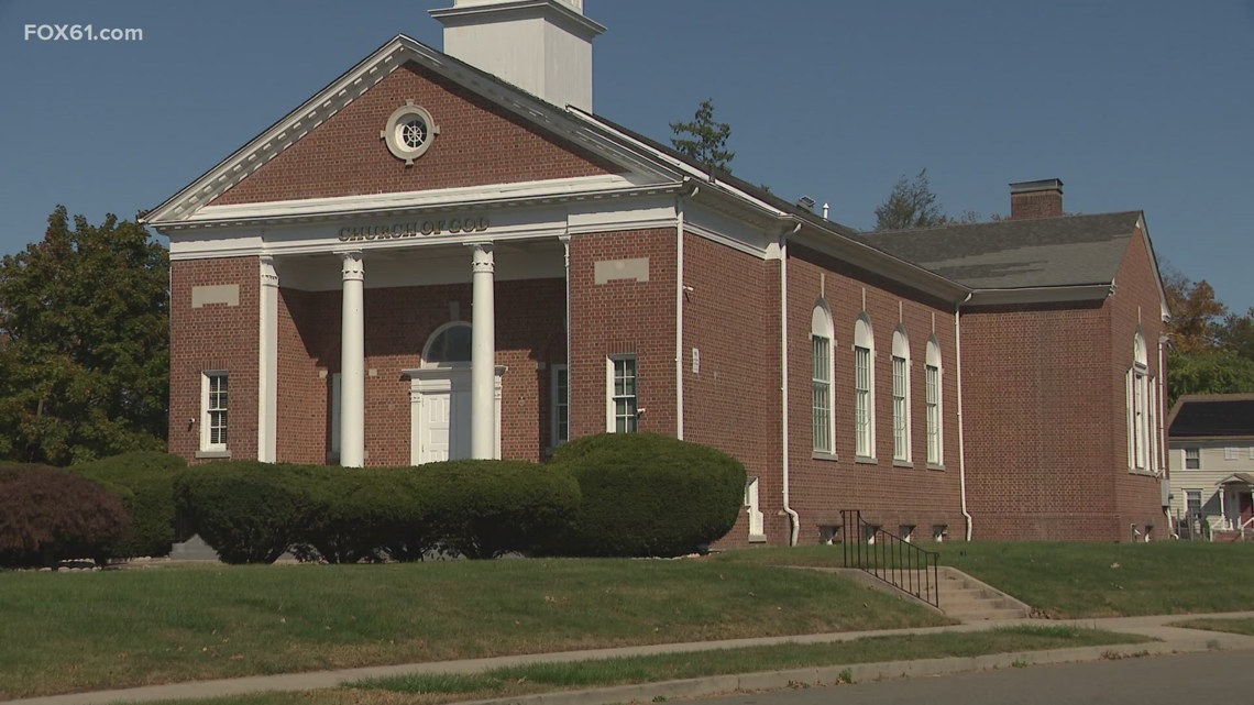 Global church recruits Connecticut residents at shopping plazas [Video]