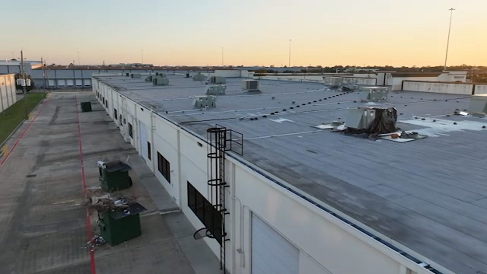 Man’s body found electrocuted atop a roof at a business park of West Sam Houston Parkway days after he went missing [Video]