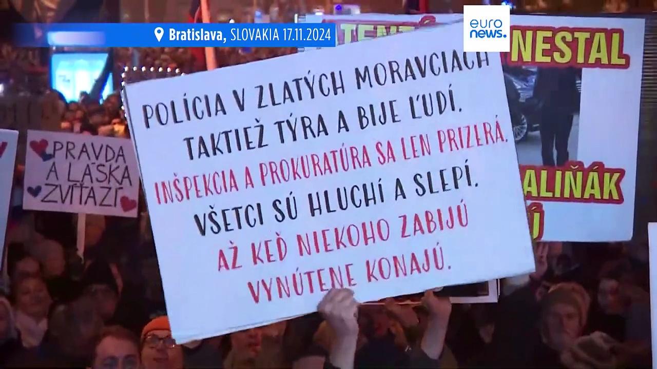 Slovakians rally against populism on anniversary [Video]