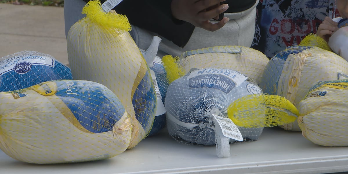 Las Vegas church hands out free turkeys amid inflation [Video]