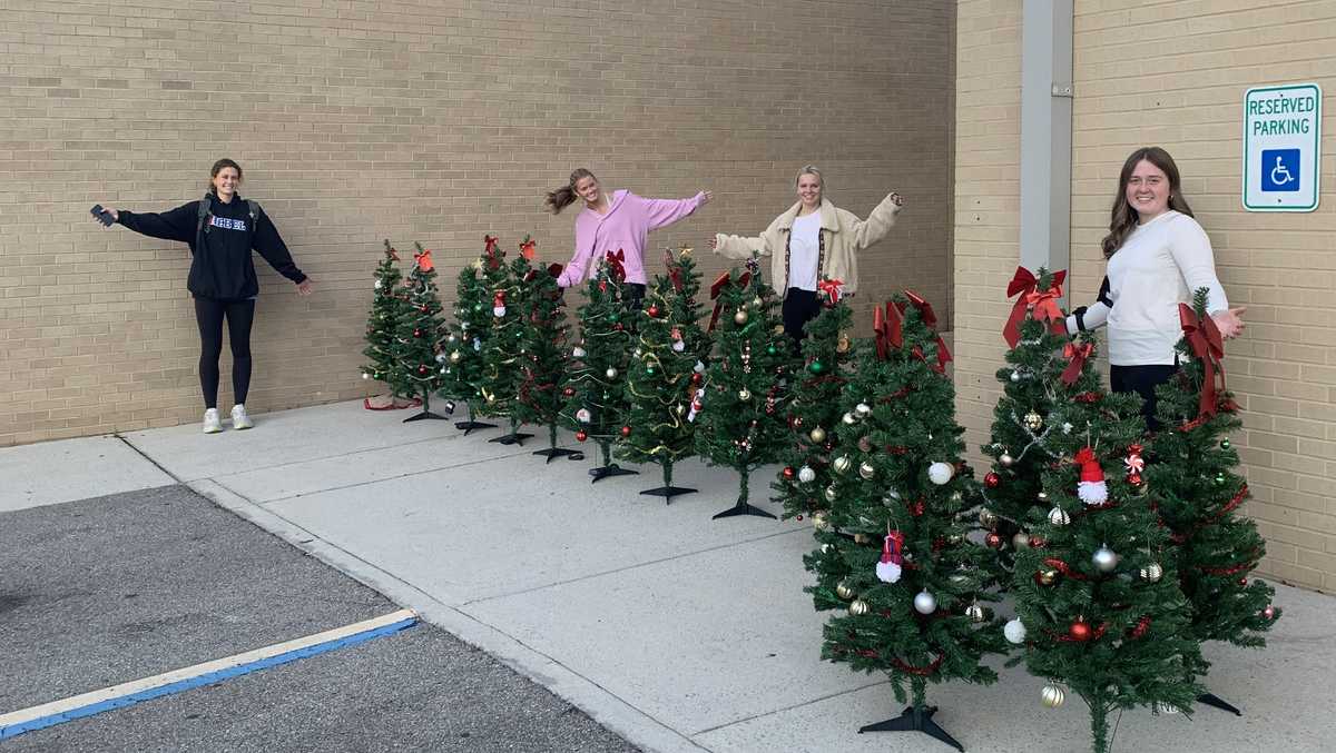 Vestavia Hills High School students spread Christmas cheer at Hope Lodge [Video]