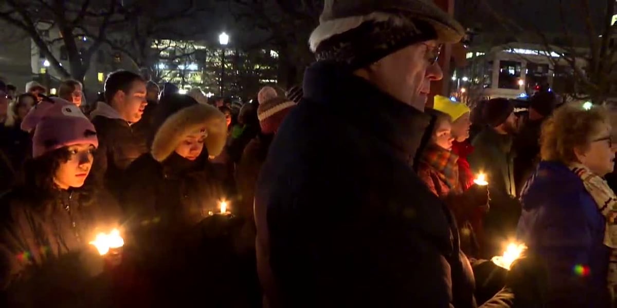 School shooting vigil held at Wisconsin State Capitol [Video]