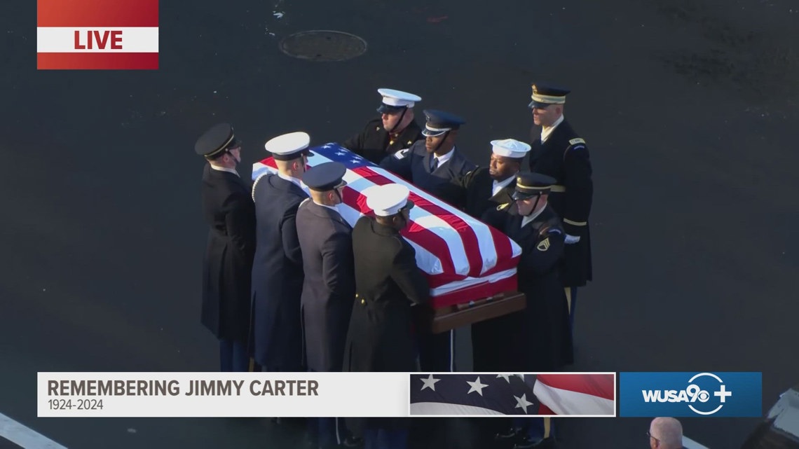 Band plays "Hail to The Chief" as Carter