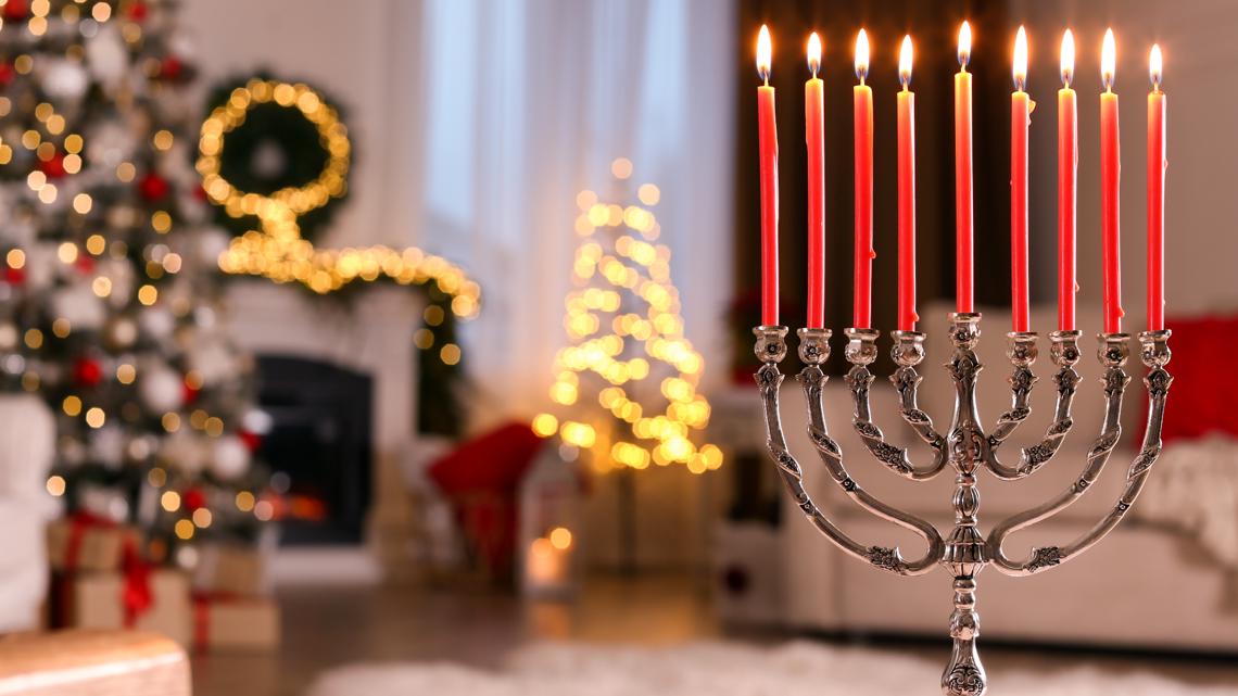 Christmas and first day of Hanukkah coincide for the first time since 2005 [Video]